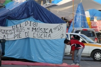 Viernes 22 de Noviembre del 2013. Tuxtla Gutiérrez. Esta mañana continua el levantón del plantón del movimiento magisterial mientras que el ayuntamiento de Tuxtla realiza el operativo de limpieza del primer cuadro de la ciudad.