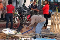 Viernes 22 de Noviembre del 2013. Tuxtla Gutiérrez. Esta mañana continua el levantón del plantón del movimiento magisterial mientras que el ayuntamiento de Tuxtla realiza el operativo de limpieza del primer cuadro de la ciudad.