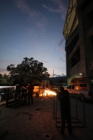 Lunes 17 de octubre del 2016. Tuxtla Gutiérrez. Antes de la inauguración del Foro Chiapas continúan las prácticas de los charros que participaran en el Torneo Nacional de Charrería mientras los trabajadores realizan las últimas soldaduras a la estructura 