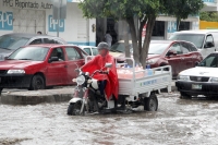 Viernes 14 de julio del 2017. Tuxtla Gutiérrez. Encharcamientos en varias vialidades son reportadas en el centro de la capital chiapaneca después de la lluvia de esta tarde.