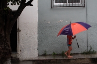 Miércoles 3 de junio del 2020. Tuxtla Gutiérrez. Paraguas de diferentes colores y tamaños durante las lluvias de las últimas horas Miércoles 3 de junio del 2020. Tuxtla Gutiérrez. Paraguas de diferentes colores y tamaños durante las lluvias de las últimas horas