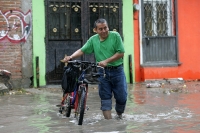 Las primeras lluvias en la ciudad de Tuxtla Gutiérrez dejan varios árboles caídos algunas calles con encharcamientos en el oriente de la capital de Chiapas sin que se reporten daños de consideración.