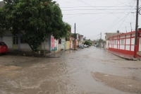Viernes 17 de agosto del 2012. Tuxtla Gutiérrez, Chiapas. Aspecto de algunas calles abnegadas por las intensas lluvias de las últimas horas.