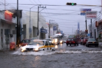Miércoles 13 de Julio. Las intensas lluvias de las últimas horas han ocasionado encharcamientos en la zona del Soconusco en el estado de Chiapas, afectando el primer cuadro de la ciudad de Tapachula donde el agua ocasionó que el tráfico vehicular sea lent