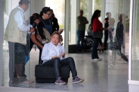 20231213. Tuxtla. Activista tapachulteca se encadena a un sillón en oficinas gubernamentales en la Torre Chiapas