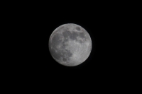 Viernes 12 de agosto. A unas 20 horas de la luna llena, el satélite nos brinda esta bella estampa desde el oriente de Tuxtla Gutiérrez.