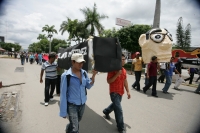 Viernes 6 de agosto. Militantes de la Federación de Estudiantes Socialistas de México acompañan este día a los normalistas de la Escuela Rural Mactumatza para realizar una marcha y protesta en las avenidas de la ciudad y en el edificio del gobierno del es