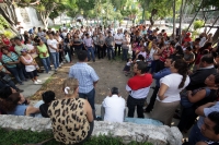 Viernes 26 de agosto del 2016. Tuxtla Gutiérrez. Padres de familia se reúnen en el parque de la Colonia Bienestar Social con representantes del Movimiento Magisterial en Contra de las Reformas Educativas para plantear las alternativas para la educación de Viernes 26 de agosto del 2016. Tuxtla Gutiérrez. Padres de familia se reúnen en el parque de la Colonia Bienestar Social con representantes del Movimiento Magisterial en Contra de las Reformas Educativas para plantear las alternativas para la educación de
