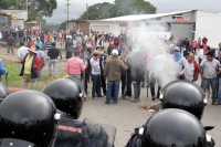 Martes 8 de diciembre del 2015. Tuxtla Gutiérrez. Elementos de la Policía Federal resguardan las entradas de la Escuela Nacional de Protección Civil en donde se lleva a cabo el Examen de Evaluación a los Docentes en Chiapas, donde después de enfrentarse u