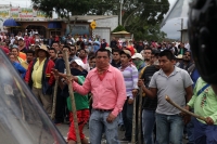 Martes 8 de diciembre del 2015. Tuxtla Gutiérrez. Elementos de la Policía Federal resguardan las entradas de la Escuela Nacional de Protección Civil en donde se lleva a cabo el Examen de Evaluación a los Docentes en Chiapas, donde después de enfrentarse u