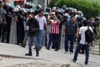 Sábado 21 de mayo del 2016. Tuxtla Gutiérrez. Un enfrentamiento más entre el movimiento magisterial y policías en la capital del estado de Chiapas.