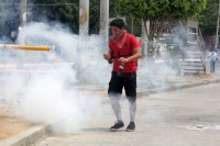 Sábado 21 de mayo del 2016. Tuxtla Gutiérrez. Un enfrentamiento más entre el movimiento magisterial y policías en la capital del estado de Chiapas.