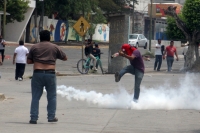 Sábado 21 de mayo del 2016. Tuxtla Gutiérrez. Un enfrentamiento más entre el movimiento magisterial y policías en la capital del estado de Chiapas.
