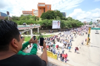 Miércoles 25 de septiembre del 2013. Tuxtla Gutiérrez. En estos momentos la marcha del magisterio llega al crucero del Puente sin fuente para continuar hacia el centro de la capital de Chiapas.