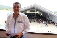Sábado 17 de octubre del 2015. Ocosocuautla de Espinosa. Esperando ingresar al examen de oposición para las nuevas plazas magisteriales en Chiapas.
