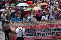 Viernes 15 de agosto del 2014. Tuxtla Gutiérrez. Maestros del movimiento federalizado marchan esta mañana de oriente a poniente de la capital del estado de Chiapas. Viernes 15 de agosto del 2014. Tuxtla Gutiérrez. Maestros del movimiento federalizado marchan esta mañana de oriente a poniente de la capital del estado de Chiapas.