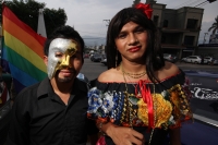 Jueves 17 de mayo del 2012. Tuxtla Gutiérrez, Chiapas. Esta tarde los grupos lésbicos y gays marchan por la Avenida Central durante las celebraciones del día mundial en contra de la homofobia.
