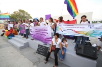Jueves 17 de mayo del 2012. Tuxtla Gutiérrez, Chiapas. Esta tarde los grupos lésbicos y gays marchan por la Avenida Central durante las celebraciones del día mundial en contra de la homofobia.