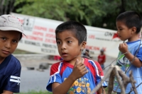 Miércoles 30 de octubre del 2013. Tuxtla Gutiérrez. Familias de las comunidades de Ixtapa bloquean la vía del libramiento sur para protestar en las instalaciones de CDI exigiendo la liberación de los recursos económicos de la región.