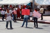 Miércoles 5 de octubre del 2012. Tuxtla Gutiérrez, Chiapas. Estudiantes de pedagogia de Chiapas cierran la avenida central  para exigir que se les otorgen plazas y trabajo a los egresados de las escuelas del estado.