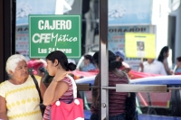Martes 3 de marzo del 2015. Tuxtla Gutiérrez. Afectados por la CFE en Chiapas toman la arteria vial donde se ubican las oficinas de esta en el centro de la ciudad.