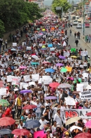 Miércoles 2 de octubre del 2013. Chiapa de Corzo. Aspecto de la mega marcha de este dos de octubre donde organizaciones sociales se unen al movimiento magisterial para conmemorar la matanza de Tlatelolco en el 68.