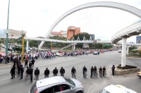 Domingo 10 de noviembre del 2013. Tuxtla Gutiérrez.  El contingente de la marcha del movimiento magisterial avanza sobre el oriente de Tuxtla para encontrarse con elementos de la policía sectorial.