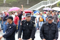 Domingo 10 de noviembre del 2013. Tuxtla Gutiérrez.  El contingente de la marcha del movimiento magisterial avanza sobre el oriente de Tuxtla para encontrarse con elementos de la policía sectorial.