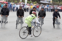 Domingo 10 de noviembre del 2013. Tuxtla Gutiérrez.  El contingente de la marcha del movimiento magisterial avanza sobre el oriente de Tuxtla para encontrarse con elementos de la policía sectorial.