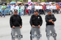 Domingo 10 de noviembre del 2013. Tuxtla Gutiérrez.  El contingente de la marcha del movimiento magisterial avanza sobre el oriente de Tuxtla para encontrarse con elementos de la policía sectorial.