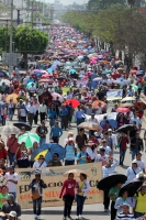 Viernes 15 de mayo del 2015. Tuxtla Gutiérrez. Aspecto de la marcha del movimiento magisterial conmemorando el día del maestro.