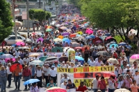 Miércoles 28 de agosto del 2013. Tuxtla Gutiérrez. La marcha magisterial llega al centro de la capital del estado.
