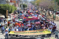 Foto/Jesús Hernández. Miércoles 21 de enero del 2014. Tuxtla Gutiérrez. Aspecto de la marcha magisterial de este día.