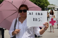 Viernes 28 de junio del 2013. Tuxtla Gutiérrez, Chiapas. Foto/JH Este medio día se lleva a cabo la marcha del silencio donde la población se manifiestan la alerta de género provocada por la treintena de femenicidios ocurridos en los últimos meses en Chiap