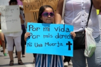 Viernes 28 de junio del 2013. Tuxtla Gutiérrez, Chiapas. Foto/JH Este medio día se lleva a cabo la marcha del silencio donde la población se manifiestan la alerta de género provocada por la treintena de femenicidios ocurridos en los últimos meses en Chiap