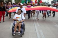 Domingo 17 de mayo del 2015. Tuxtla Gutiérrez. La comunidad lésbico, gay y transexual de Chiapas, marchan esta tarde en contra de las conductas discriminantes a los grupos homosexuales.