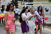 Domingo 17 de mayo del 2015. Tuxtla Gutiérrez. La comunidad lésbico, gay y transexual de Chiapas, marchan esta tarde en contra de las conductas discriminantes a los grupos homosexuales.