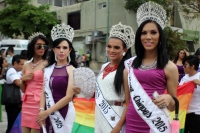 Domingo 17 de mayo del 2015. Tuxtla Gutiérrez. La comunidad lésbico, gay y transexual de Chiapas, marchan esta tarde en contra de las conductas discriminantes a los grupos homosexuales.