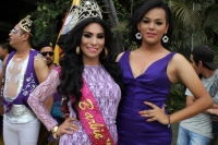 Domingo 17 de mayo del 2015. Tuxtla Gutiérrez. La comunidad lésbico, gay y transexual de Chiapas, marchan esta tarde en contra de las conductas discriminantes a los grupos homosexuales.