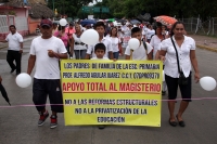 Domingo 5 de mayo del 2016. Tuxtla Gutiérrez. Los padres de familia que apoyan al movimiento magisterial marchan este día por diferentes puntos de la capital de Chiapas.