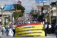 Viernes 26 de noviembre. Maestros afiliados a diferentes organizaciones políticas marchan por las avenidas de la ciudad bloqueando varias arterias viales.
