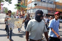 Miércoles 2 de marzo. Miembros de organizaciones sociales de la costa del estado marcha desde la ciudad de Tonala para manifestarse en el penal El Amate y en la ciudad de Tuxtla Gutiérrez para exigir la libertad de defensores de Derechos Humanos detenidos