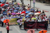 Lunes 1ero de junio del 2015. Tuxtla Gutiérrez. El movimiento magisterial marcha esta mañana sobre la avenida principal de la capital de Chiapas donde se instalaran en plantón indefinido para continuar con las jornadas en contra de la Reforma Educativa.