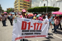 Lunes 8 de julio del 2013. Tuxtla Gutiérrez. Maestros del Bloque Democrático marchan por la avenida central de la capital del estado de Chiapas para celebrar su triunfo en las elecciones de los representantes estatales ante la SNTE y protestar en contra d