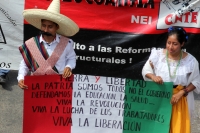 Martes 20 de noviembre del 2013. Tuxtla Gutiérrez.  Durante la manifestación en conmemorativa del día de la revolución, el movimiento magisterial realiza una marcha desde el crucero de La Pochota, con la singularidad que los contingentes juveniles protago
