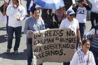 Lunes 8 de febrero del 2016. Tuxtla Gutiérrez. Aspectos de la marcha del movimiento magisterial en este medio día en la Avenida Central de la capital del estado de Chiapas.