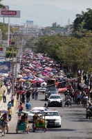 Lunes 8 de febrero del 2016. Tuxtla Gutiérrez. Aspectos de la marcha del movimiento magisterial en este medio día en la Avenida Central de la capital del estado de Chiapas.