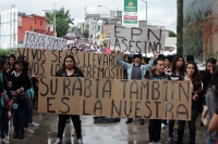 Miércoles 22 de octubre del 2014. Tuxtla Gutiérrez. Estudiantes y maestros se manifiestan marchando esta tarde en el oriente norte de la capital del estado de Chiapas en solidaridad por las familias de los desaparecidos de Ayotzinapa.