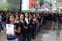 Miércoles 22 de octubre del 2014. Tuxtla Gutiérrez. Estudiantes y maestros se manifiestan marchando esta tarde en el oriente norte de la capital del estado de Chiapas en solidaridad por las familias de los desaparecidos de Ayotzinapa.