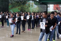 Miércoles 22 de octubre del 2014. Tuxtla Gutiérrez. Estudiantes y maestros se manifiestan marchando esta tarde en el oriente norte de la capital del estado de Chiapas en solidaridad por las familias de los desaparecidos de Ayotzinapa.